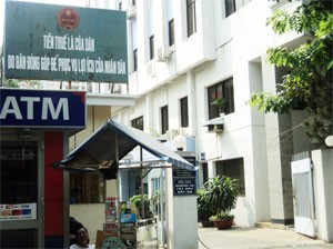 A sign at a tax office in District 1 reads ''Tax is people's money, contributed by people to serve their benefits''. Chief state inspector promises to curb corruption at state agencies (Photo: Minh Tri) A sign at a tax office in District 1 reads ''Tax is people's money, contributed by people to serve their benefits''. Chief state inspector promises to curb corruption at state agencies (Photo: Minh Tri)