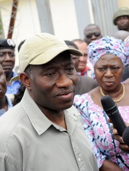 AFP - Nigerian President Goodluck Jonathan speaks after inspecting the United Nations building on August 27, 2011