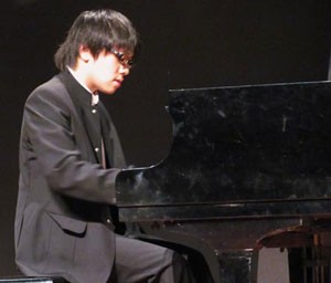 Pianist Luu Hong Quang Pianist Luu Hong Quang