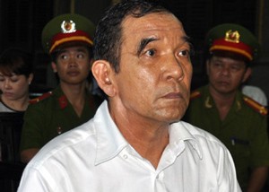 Huynh Ngoc Si at the appeal court in Ho Chi Minh City August 30, 2011 (Photo: VNExpress) Huynh Ngoc Si at the appeal court in Ho Chi Minh City August 30, 2011 (Photo: VNExpress)