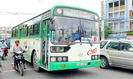 Phát triển buýt nhiên liệu sạch - Bên trọng, bên khinh?