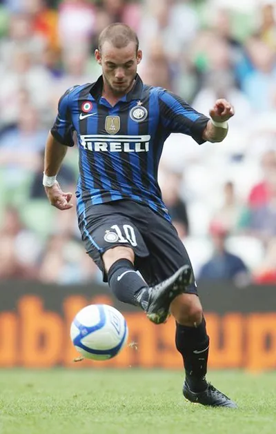 Tiền vệ Wesley Sneijder (Inter) không bỏ qua cơ hội chơi trận Siêu cúp ở Bắc Kinh