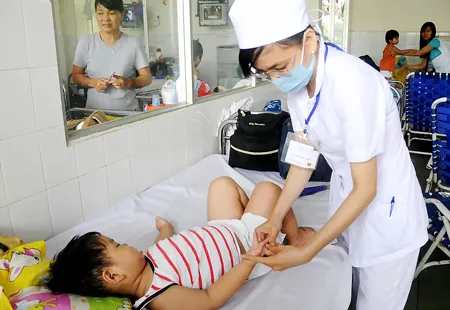 Huy động tổng lực phòng chống dịch tay chân miệng