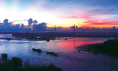 Bình minh trên sông Hậu. Ảnh: C.T. Bình minh trên sông Hậu. Ảnh: C.T.