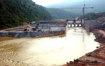 Construction of hydropower plants on rivers has worsened flood conditions in the central region in recent years (Photo: SGGP) Construction of hydropower plants on rivers has worsened flood conditions in the central region in recent years (Photo: SGGP)