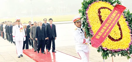 Các đồng chí lãnh đạo Đảng, Nhà nước vào Lăng viếng Chủ tịch Hồ Chí Minh. Ảnh: MINH ĐIỀN Các đồng chí lãnh đạo Đảng, Nhà nước vào Lăng viếng Chủ tịch Hồ Chí Minh. Ảnh: MINH ĐIỀN