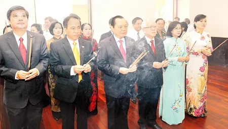 Bí thư Thành ủy Lê Thanh Hải cùng các đồng chí lãnh đạo TPHCM dâng hương tại Bảo tàng Hồ Chí Minh. Ảnh: VIỆT DŨNG Bí thư Thành ủy Lê Thanh Hải cùng các đồng chí lãnh đạo TPHCM dâng hương tại Bảo tàng Hồ Chí Minh. Ảnh: VIỆT DŨNG