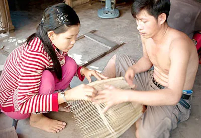 Lắp ráp thành chiếc lợp hoàn chỉnh. Lắp ráp thành chiếc lợp hoàn chỉnh.