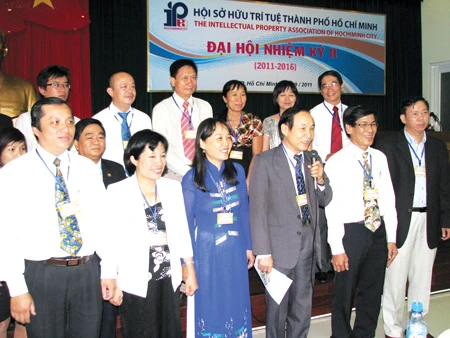 Lãnh đạo Hội Sở hữu Trí tuệ TPHCM (IPA) nhiệm kỳ II (2011-2016) Lãnh đạo Hội Sở hữu Trí tuệ TPHCM (IPA) nhiệm kỳ II (2011-2016)