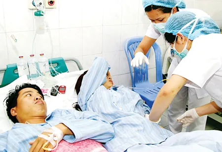 Tăng viện phí, người bệnh có thoát khỏi cảnh 2 người nằm một giường như hiện nay? Tăng viện phí, người bệnh có thoát khỏi cảnh 2 người nằm một giường như hiện nay?