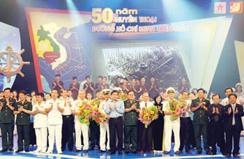 Soldiers of the secret vessels of the legendary Sea Trail and other delegates attend the programme in HCMC (Photo: SGGP) Soldiers of the secret vessels of the legendary Sea Trail and other delegates attend the programme in HCMC (Photo: SGGP)