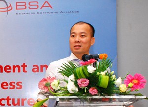 Vu Ba Phu, Vice Director of the Vietnam Competition Authority, addresses the workshop that updated intellectual property rights information in Ho Chi Minh City Oct. 12, 2011 (Photo: Tuong Thuy) Vu Ba Phu, Vice Director of the Vietnam Competition Authority, addresses the workshop that updated intellectual property rights information in Ho Chi Minh City Oct. 12, 2011 (Photo: Tuong Thuy)