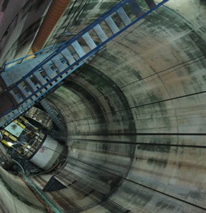 The three-meter-wide pipe system under the Saigon River seen from inside (Photo: Quoc Hung) The three-meter-wide pipe system under the Saigon River seen from inside (Photo: Quoc Hung)
