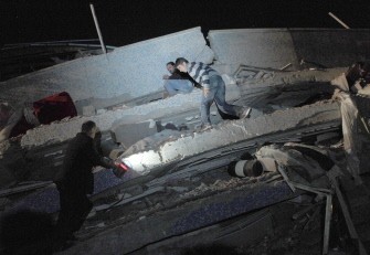 AFP - Turkish men take part in a rescue operation to salvage people from a collapsed building after an earthquake in the Ercis procince of Van, in eastern Turkey, on October 23, 2011. AFP - Turkish men take part in a rescue operation to salvage people from a collapsed building after an earthquake in the Ercis procince of Van, in eastern Turkey, on October 23, 2011.