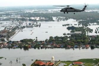 AFP - In this image released by the US Navy Visual News Service October 23, 2011 shows an SH-60F Sea Hawk helicopter assigned to Helicopter Anti-Submarine Squadron (HS) 14, flies around the Bangkok area. AFP - In this image released by the US Navy Visual News Service October 23, 2011 shows an SH-60F Sea Hawk helicopter assigned to Helicopter Anti-Submarine Squadron (HS) 14, flies around the Bangkok area.