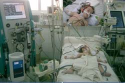 The HFMD infected baby girl in the intensive care ward of Children Hospital No.1 in HCMC (Photo: The website of Children Hospital No.1) The HFMD infected baby girl in the intensive care ward of Children Hospital No.1 in HCMC (Photo: The website of Children Hospital No.1)