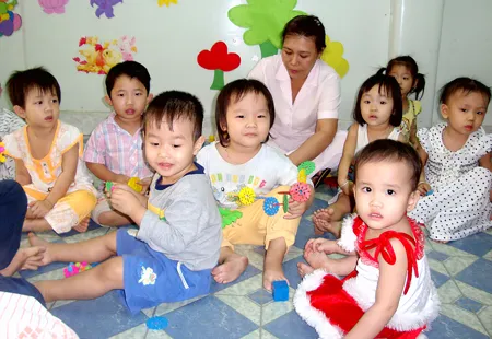 Từ bài báo “Gian nan giữ chân giáo viên mầm non”: Mong được phụ huynh chia sẻ