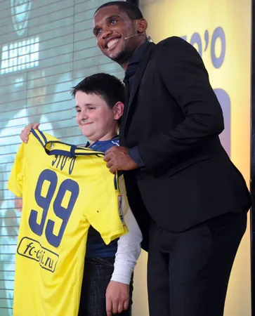 Eto’o: “Ai cũng cần tiền, đừng đạo đức giả!”