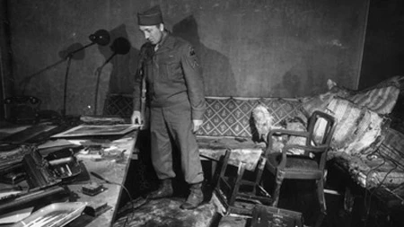 Cuốn “Grey Wolf: The Escape Of Adolf Hitler” khẳng định Hitler không tự sát trong hầm Berlin vào năm 1945 Cuốn “Grey Wolf: The Escape Of Adolf Hitler” khẳng định Hitler không tự sát trong hầm Berlin vào năm 1945
