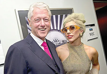 Cựu Tổng thống B.Clinton và Lady Gaga. Cựu Tổng thống B.Clinton và Lady Gaga.
