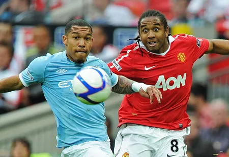 Từ trên nhìn xuống