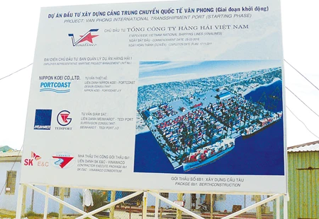 Dự án cảng trung chuyển quốc tế Vân Phong sau 2 năm khởi công vẫn còn trên bảng. Ảnh: Văn Ngọc Dự án cảng trung chuyển quốc tế Vân Phong sau 2 năm khởi công vẫn còn trên bảng. Ảnh: Văn Ngọc