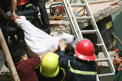 Nổ khí gas làm sập nhà, hai cháu nhỏ tử nạn ảnh 3 Nổ khí gas làm sập nhà, hai cháu nhỏ tử nạn ảnh 3