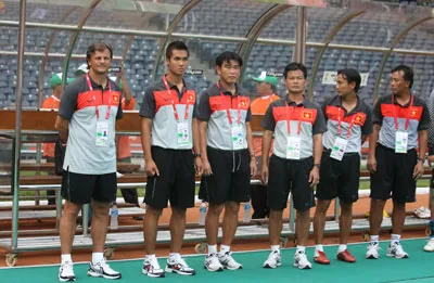 HLV Falko Goetz và các thành viên BHL đội tuyển U23 Việt Nam. Ảnh: Dũng Phương HLV Falko Goetz và các thành viên BHL đội tuyển U23 Việt Nam. Ảnh: Dũng Phương