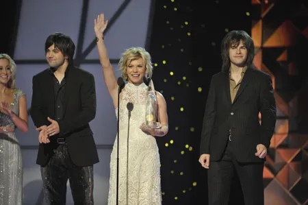 Nhóm nhạc The Band Perry thắng lớn tại Giải thưởng Nhạc đồng quê Country Music Association Awards 2011 ảnh 3 Nhóm nhạc The Band Perry thắng lớn tại Giải thưởng Nhạc đồng quê Country Music Association Awards 2011 ảnh 3