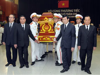 Chủ tịch nước Trương Tấn Sang, Thường trực Ban Bí thư Lê Hồng Anh, Phó Thủ tướng Nguyễn Thiện Nhân, Bí thư Thành ủy TPHCM Lê Thanh Hải tiễn đưa đồng chí Võ Trần Chí về nơi an nghỉ cuối cùng. Chủ tịch nước Trương Tấn Sang, Thường trực Ban Bí thư Lê Hồng Anh, Phó Thủ tướng Nguyễn Thiện Nhân, Bí thư Thành ủy TPHCM Lê Thanh Hải tiễn đưa đồng chí Võ Trần Chí về nơi an nghỉ cuối cùng.