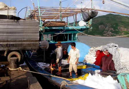 Thả nổi hậu cần nghề cá
