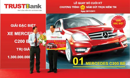 Trao bảng tượng trưng Giải đặc biệt – Xe Chương trình “22 năm gửi trọn niềm tin” Trao bảng tượng trưng Giải đặc biệt – Xe Chương trình “22 năm gửi trọn niềm tin”