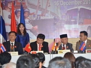 Ministers sign agreements at the meetings (Source: Vietnam News Agency) Ministers sign agreements at the meetings (Source: Vietnam News Agency)