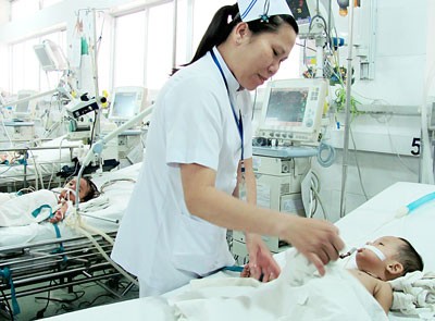 Treatments for a hand, foot and mouth disease case at the Children’s Hospital 1 in Ho Chi Minh City (Photo: SGGP) Treatments for a hand, foot and mouth disease case at the Children’s Hospital 1 in Ho Chi Minh City (Photo: SGGP)