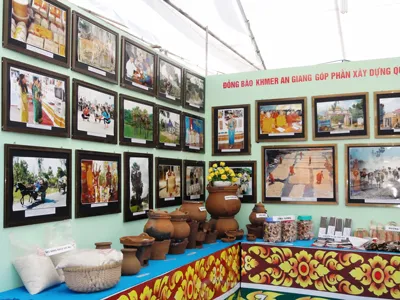 Một góc trưng bày, triển lãm của đồng bào Khmer An Giang Một góc trưng bày, triển lãm của đồng bào Khmer An Giang