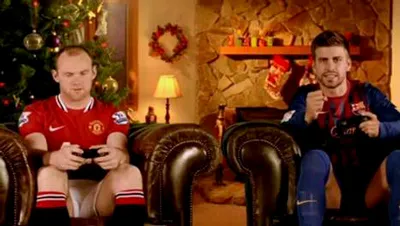 Gerard Pique (phải) và Wayne Rooney trong đoạn phim.