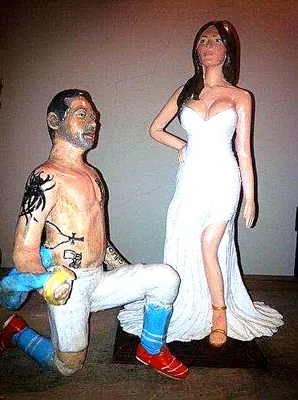 Tượng Lavezzi và người yêu.