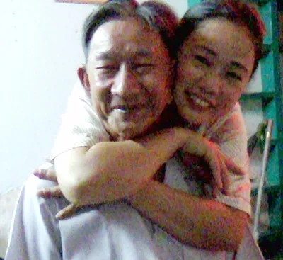 Chị Thu coi thầy giáo Nhãn như người cha thứ hai của mình.