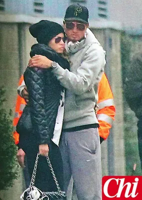 Boateng tình tứ bên Melissa Satta