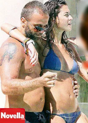 Melissa Satta trên bãi biển cùng Alessandro Nuccitelli