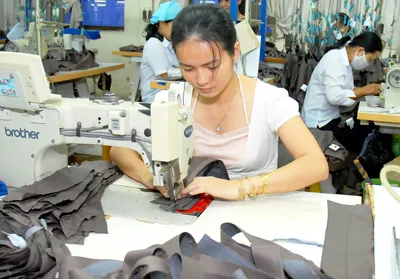 Dệt may là một trong những mặt hàng xuất khẩu chủ lực đề đích sớm trong năm 2011. Ảnh: THANH TÂM Dệt may là một trong những mặt hàng xuất khẩu chủ lực đề đích sớm trong năm 2011. Ảnh: THANH TÂM