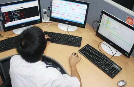 An engineer at BKAV deals with cyber viruses An engineer at BKAV deals with cyber viruses