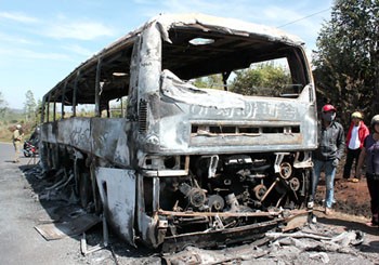 Passengers escape unhurt as luxury coach catches fire ảnh 1