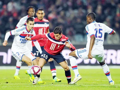 Lyon - Lille: Quyết định nơi hàng thủ