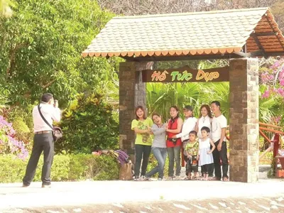 Tức Dụp ngày càng hấp dẫn du khách Tức Dụp ngày càng hấp dẫn du khách