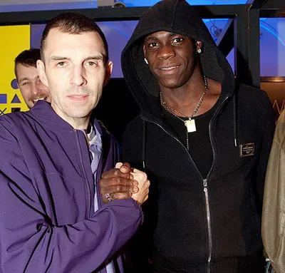 Balotelli học làm DJ.