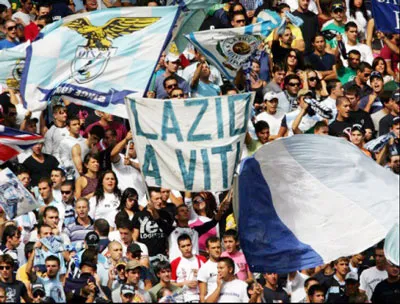 Bị bắt do vào sân không vé