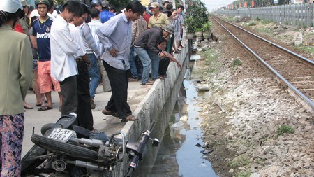 After the accident, Hoang dies on the spot After the accident, Hoang dies on the spot