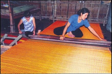 Khmer people in Ca Hom-Ben Ba village in Tra Cu District in Tra Vinh Province weave mats. The village has been recognised as a traditional handicrafts village Khmer people in Ca Hom-Ben Ba village in Tra Cu District in Tra Vinh Province weave mats. The village has been recognised as a traditional handicrafts village