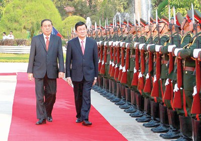 Lao Party General Secretary and State President Choummaly Sayasone (L) and visiting Vietnamese President Truong Tan Sang view the honor guard in Vientiane Feb. 9, 2012 Lao Party General Secretary and State President Choummaly Sayasone (L) and visiting Vietnamese President Truong Tan Sang view the honor guard in Vientiane Feb. 9, 2012